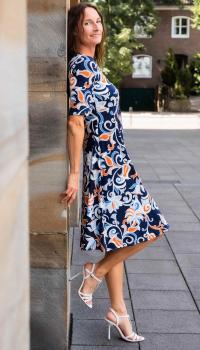 Beispiel Viskosejersey - Blumen auf marine